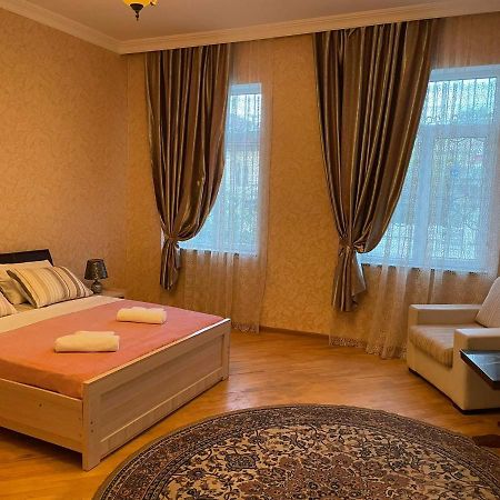 Sisi Guest House Kutaisi Ngoại thất bức ảnh