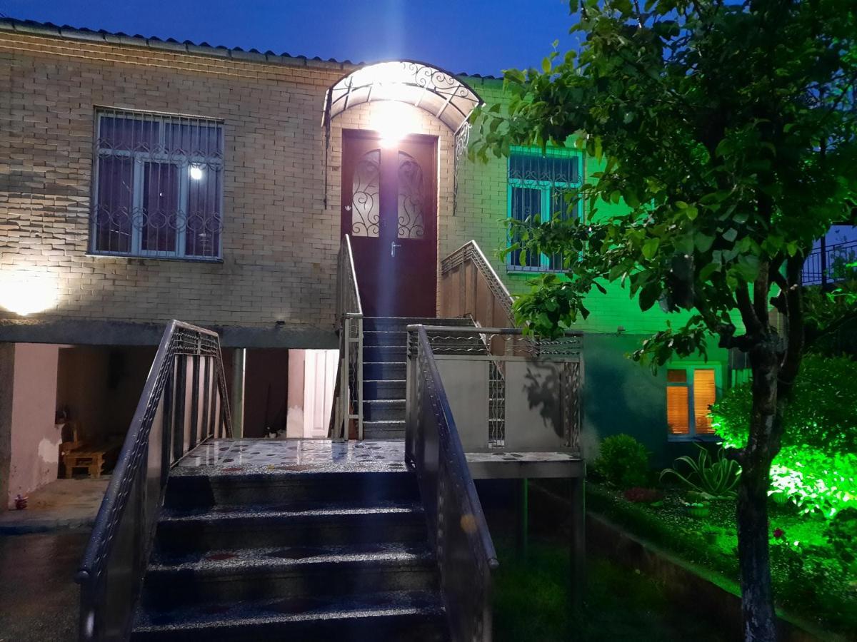 Sisi Guest House Kutaisi Ngoại thất bức ảnh