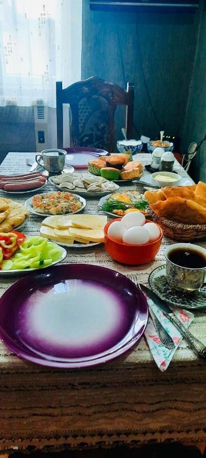 Sisi Guest House Kutaisi Ngoại thất bức ảnh