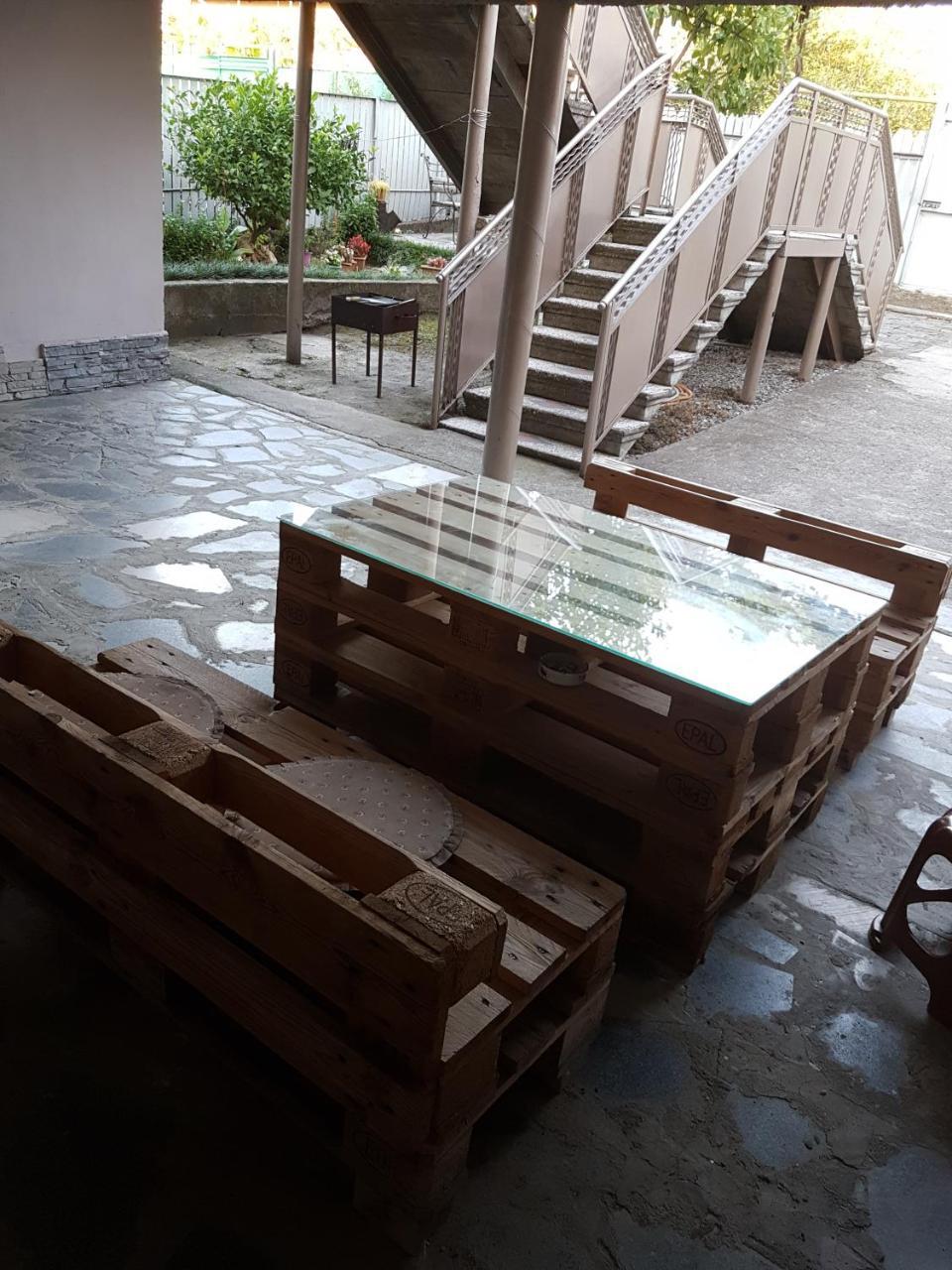 Sisi Guest House Kutaisi Ngoại thất bức ảnh